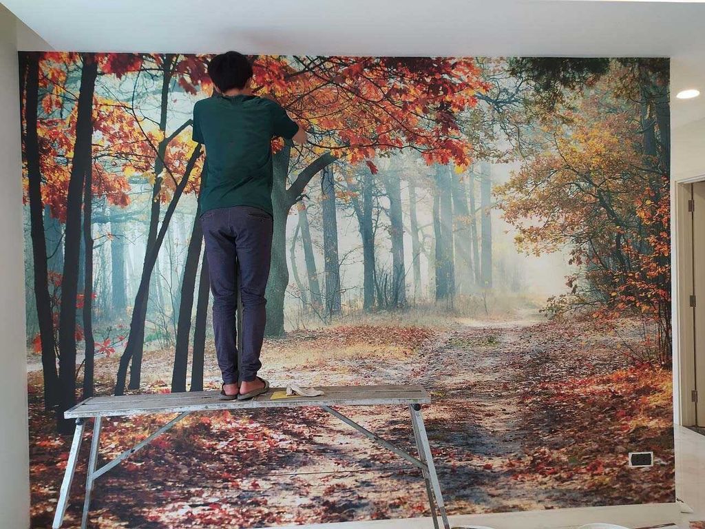 Tranh dán tường 3d phòng khách pk23, với hình ảnh lá mùa thu tạo cho căn phòng đầy ấm áp